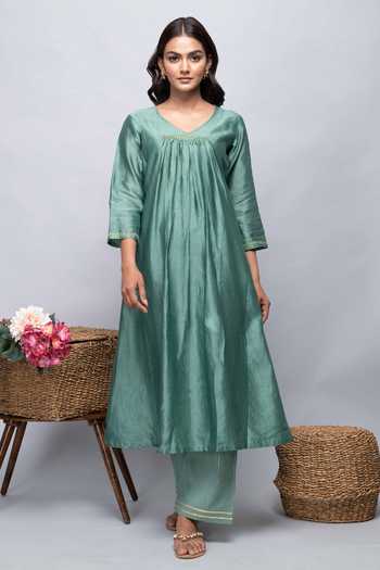 Kalakaari By Sagarika_Green Cotton, Chanderi Silk Threadwork Leaf Neck Kurta And Pant Set _Online_at_Aza_Fashions