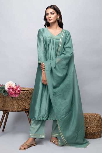 Buy_Kalakaari By Sagarika_Green Cotton, Chanderi Silk Threadwork Leaf Neck Kurta And Pant Set _Online_at_Aza_Fashions