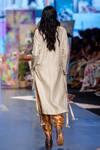 Payal Singhal_Off White Abla Silk Embroidery Moon Round Chaandtara Kurta And Pant Set _Online_at_Aza_Fashions