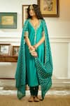 Buy_Pratibha Sultania_Blue Chanderi And Lycra Lining Embroidery V Neck Kurta Set _at_Aza_Fashions