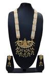 Buy_Nayaab by Aleezeh_Kundan Pendant Beaded Choker Jewellery Set_at_Aza_Fashions