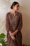 Rekha Agra_Brown Handloom Chanderi Print Diamond Notched Round Neck Motif Kurta With Pant _Online_at_Aza_Fashions