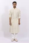 Shop_Sankalan - Men_White Banarasi Silk Woven Geometric Pattern Kurta _Online_at_Aza_Fashions
