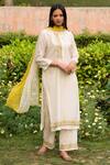Priti Prashant_White Handwoven  Dupatta Mul Mandarin Collar Kurta Set _Online_at_Aza_Fashions