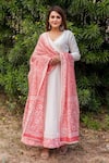 Buy_Missprint_White Cotton Floral V Neck Anarkali With Dupatta _Online_at_Aza_Fashions