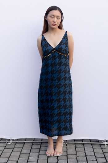 Buy_Kavya Singh Kundu_Black Linen Sequins V-neck Bach Printed Dress _Online_at_Aza_Fashions