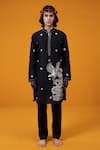 Buy_Wabi Sabi By Anshum-Ritesh_Black Chanderi Embroidery Snakes And Cranes Kurta Set _at_Aza_Fashions