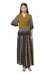 Buy_So Us By Sougatpaul_Black Muslin Slub V Neck Printed Kurta And Palazzo Set _at_Aza_Fashions