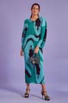 Tasuvure_Green Pleated Fabric Abstract Print Round Wesley Dress _Online_at_Aza_Fashions