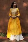 Buy_HOUSE OF PINK_Yellow Kurta And Dupatta Chanderi Bottom Self Cotton Embroidery Bandhani Set _at_Aza_Fashions