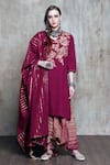 Vikram Phadnis_Maroon Slub Linen Applique Work Kurta Set_Online_at_Aza_Fashions