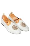 Buy_Domani_White Handcrafted Embroidered Juttis _at_Aza_Fashions