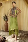 Buy_Zariya The Label_Green Modal Satin Thread And Mirror Notched Asymmetric Kurta & Pant Set _at_Aza_Fashions