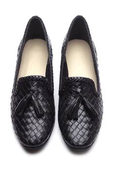 Handcrafted Tassel Textured Loafers
