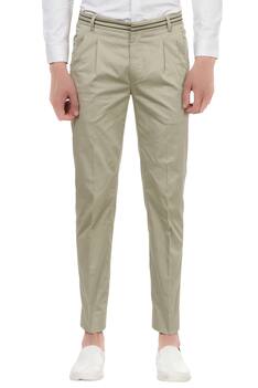 Pleated casual trousers with pockets