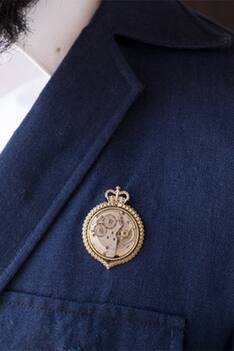 Clock Pin Brooch & Royal Horse Collar Tips Set