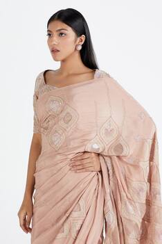 Mahika Shabnam Embroidered Saree With Blouse