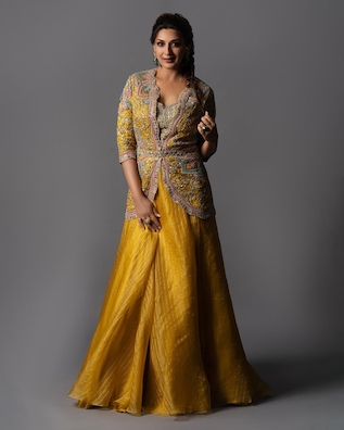 in de rij gaan staan Koor onszelf Celebrity Designer Dresses | Bollywood Styles Online