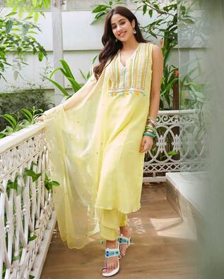Janhvi Kapoor desi style  Feminain