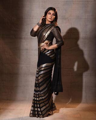 Actress Raveena Tandon in Crop Top with Pant Saree and Belt – Chhavvi  Aggarwal