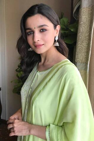 Who wore lime green lehenga better : Kriti Sanon or Alia Bhatt? | Indian  outfits lehenga, Indian wedding outfits, Wedding lehenga designs