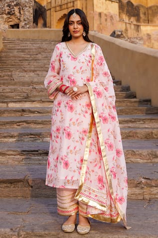 Bannhi by Priyanka Rathore