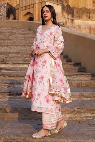 Bannhi by Priyanka Rathore