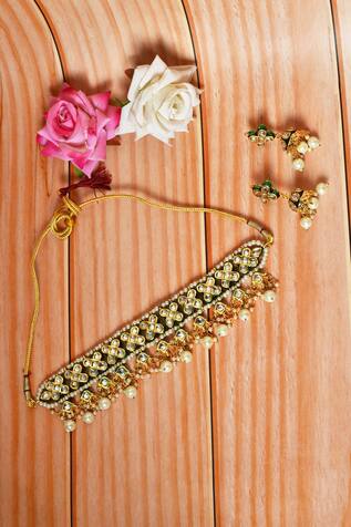 Nayaab by Aleezeh Kundan Embellished Choker Set