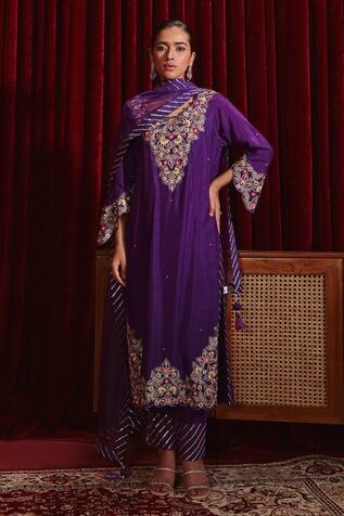 Ajiesh Oberoi Riwaaz Floral Embroidered Kurta Pant Set