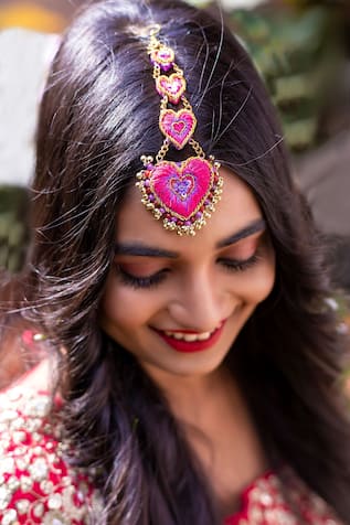 Buy Kanyaadhan By Dhirajaayushi Heart Hand Embroidered Maangtikka Online |  Aza Fashions