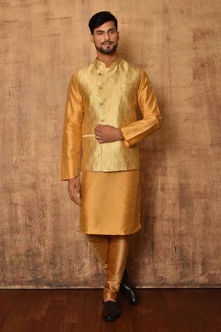 Nazaakat by Samara Singh Sleeveless Bundi & Straight Kurta Set