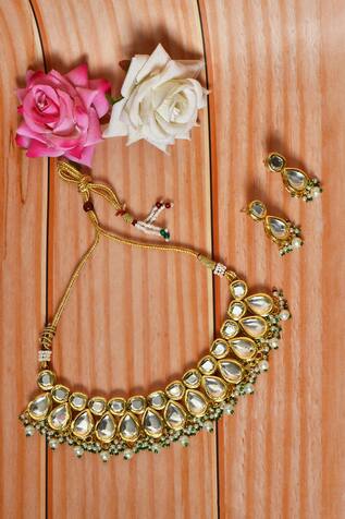 Nayaab by Aleezeh Kundan Studded Necklace & Earrings Set