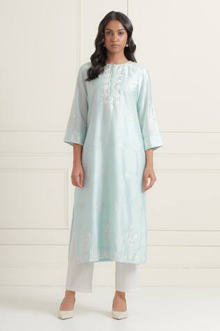 Ikshita Choudhary Scattered Floral Embroidered Kurta