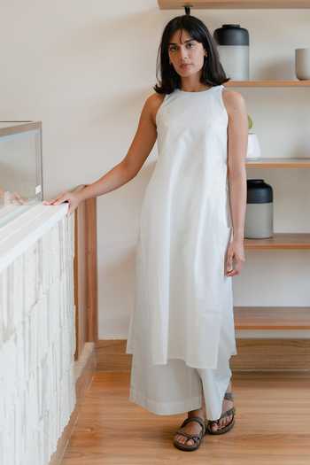 https://www.azafashions.com/collection/women/tunics-and-kurtis