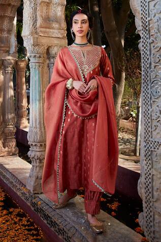 Kritika Dawar Dabka Embroidered Kurta Pant Set
