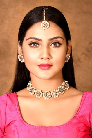 Samyukta Singhania Kundan Jewellery Set