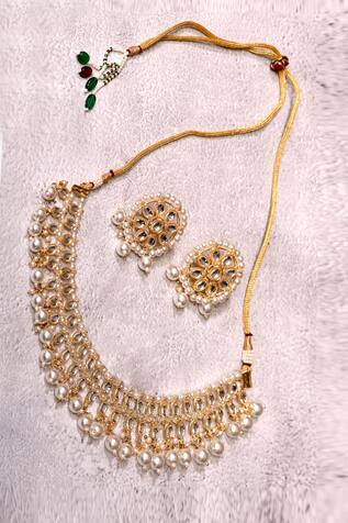 Samyukta Singhania Kundan Jewellery Set