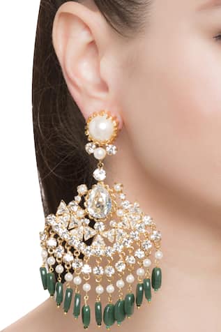 Prerto Pearls & crystals emerald earrings