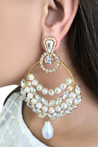 Prerto Pearls & crystals laurel drop earrings 