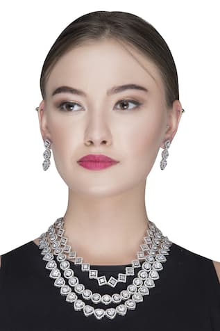 Auraa Trends Crystal necklace set