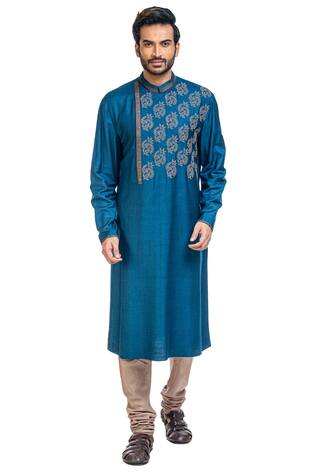 Poonam Kasera Embroidered Kurta Set