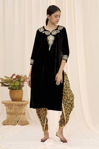 Nazaakat by Samara Singh Printed Dhoti Pant