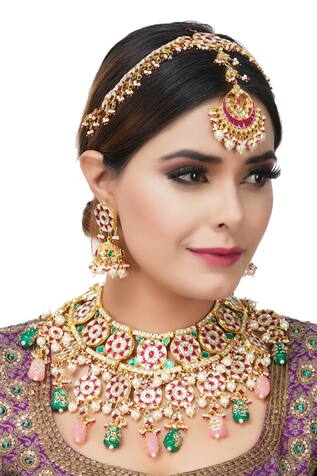Auraa Trends Kundan Necklace Set