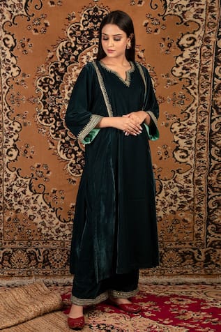 Priya Chaudhary Silk Velvet Kurta