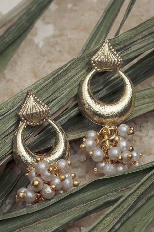 House Of Tuhina Temple Pearl Earrings