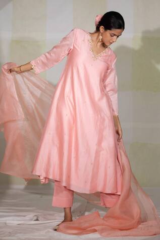 Deepthee Hand Embroidered Kurta Set