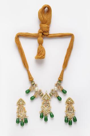 Dugran By Dugristyle Kundan Studded Necklace Set