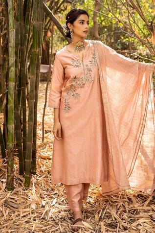Kritika Dawar Chanderi Embroidered Kurta Pant Set