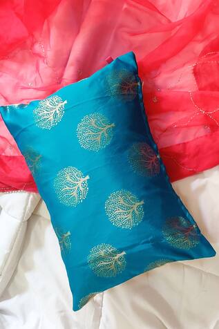 Raffinee Zari Embroidered Cushion Cover