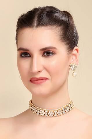 Auraa Trends Kundan Embellished Choker Set